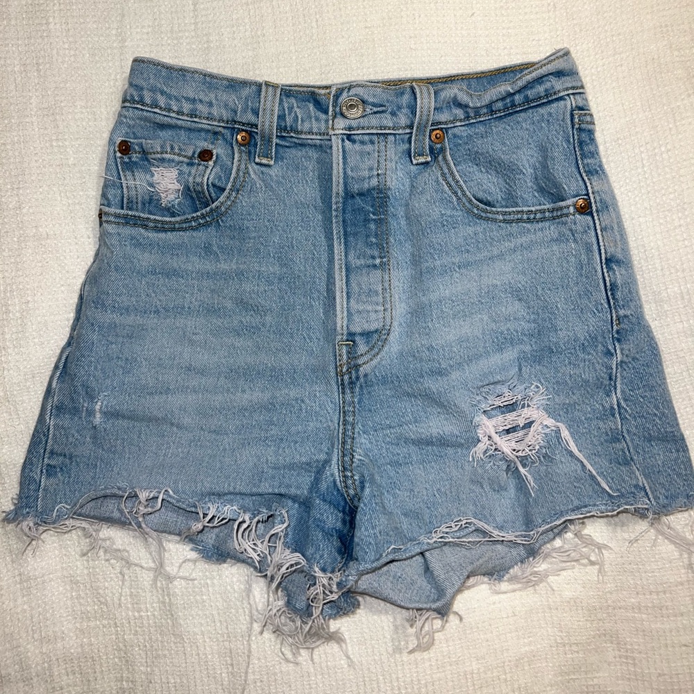 Levi’s Ribcage Shorts
